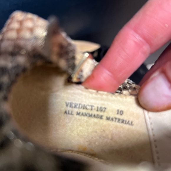 🤎🤎EUC- DOLLHOUSE VERDICT 107 METALLIC SNAKESKIN HEELS SZ 10🤎🤎 - Picture 7 of 16